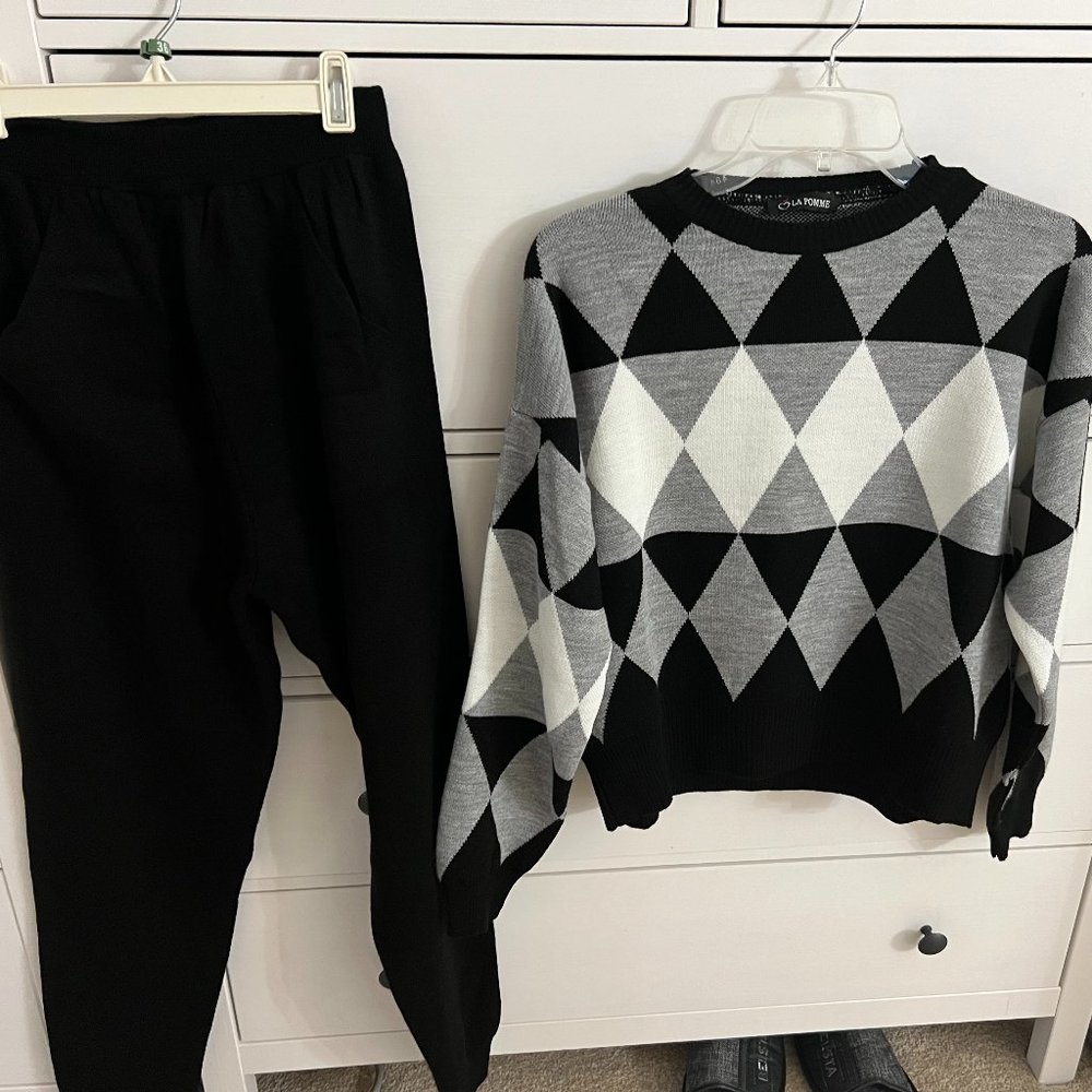 sweater with pants never worn , no tags